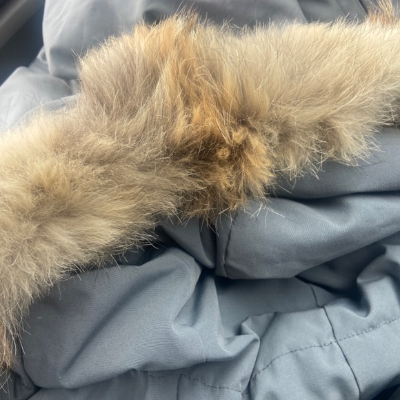 Canada Goose Trillium Parka for women.Grey. Small - Picture 9 of 12